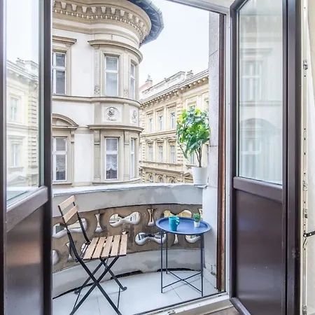 Very Central Large & New Budapest Exterior photo